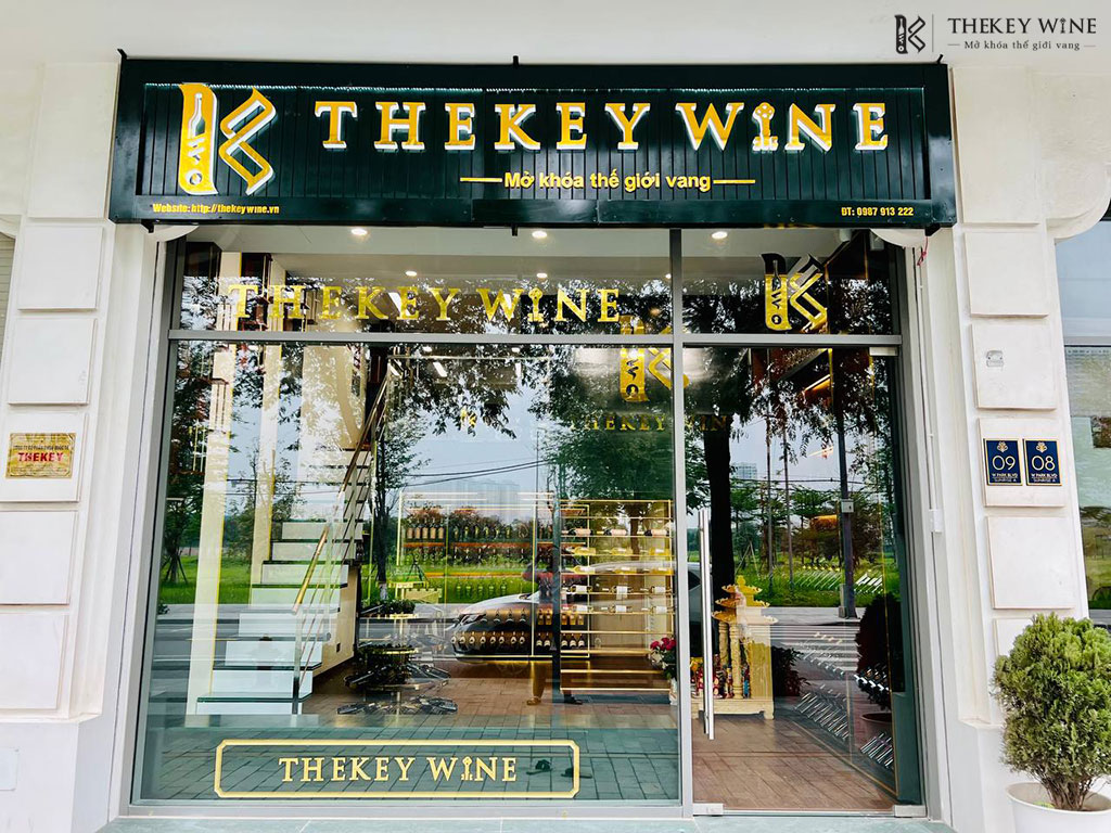 mat-truoc-showroom-thekey-wine