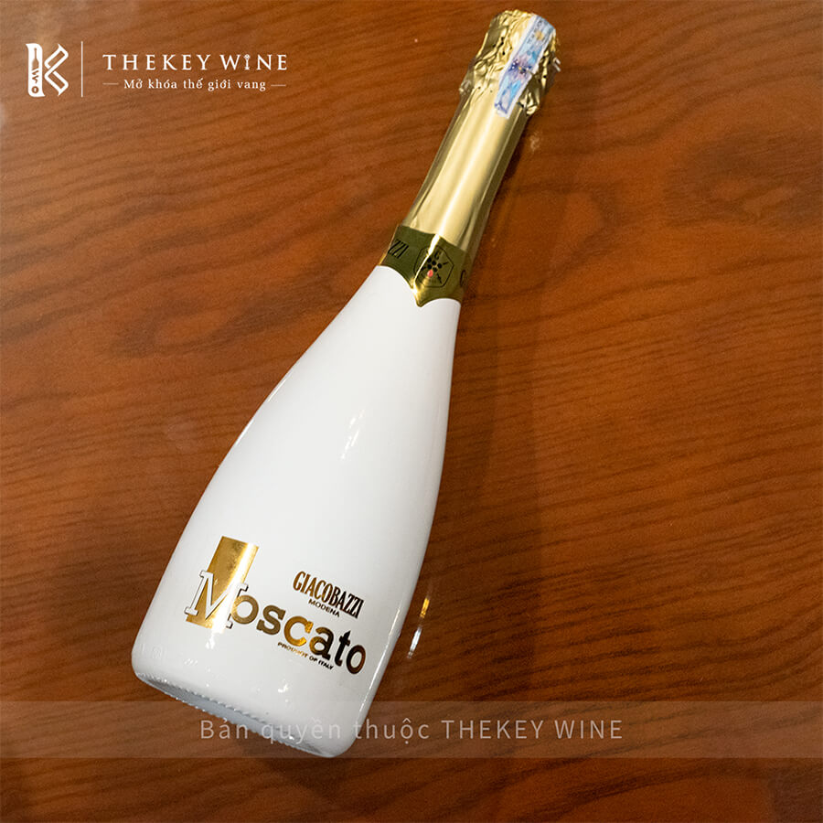ruou-vang-moscato-bianco-sparkling-sweet-white-in-white-flute