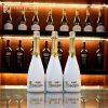 vang-moscato-bianco-sparkling-sweet-white-in-white-flute