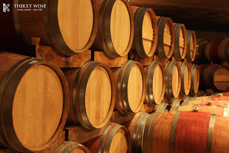 Rượu Bordeaux được ủ trong thùng gỗ sồi đảm bảo hương vị thơm ngon nhất